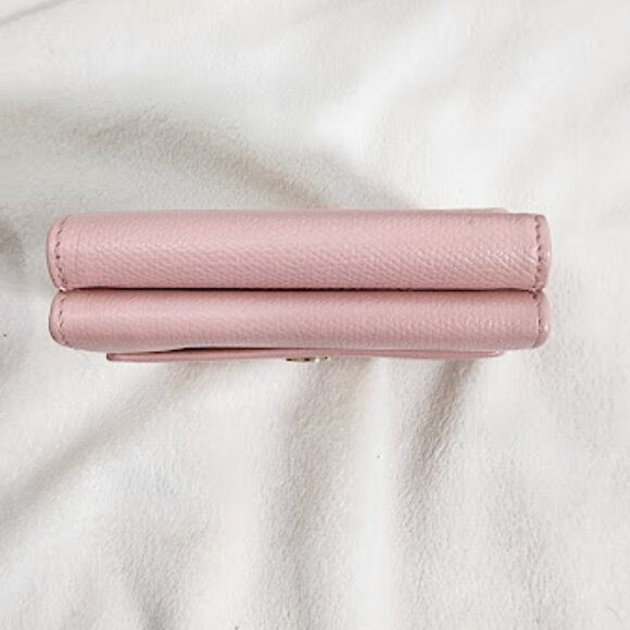 Chanel 2003-2004 textured caviar compact French wallet. Hologram present. - Picture 9 of 16